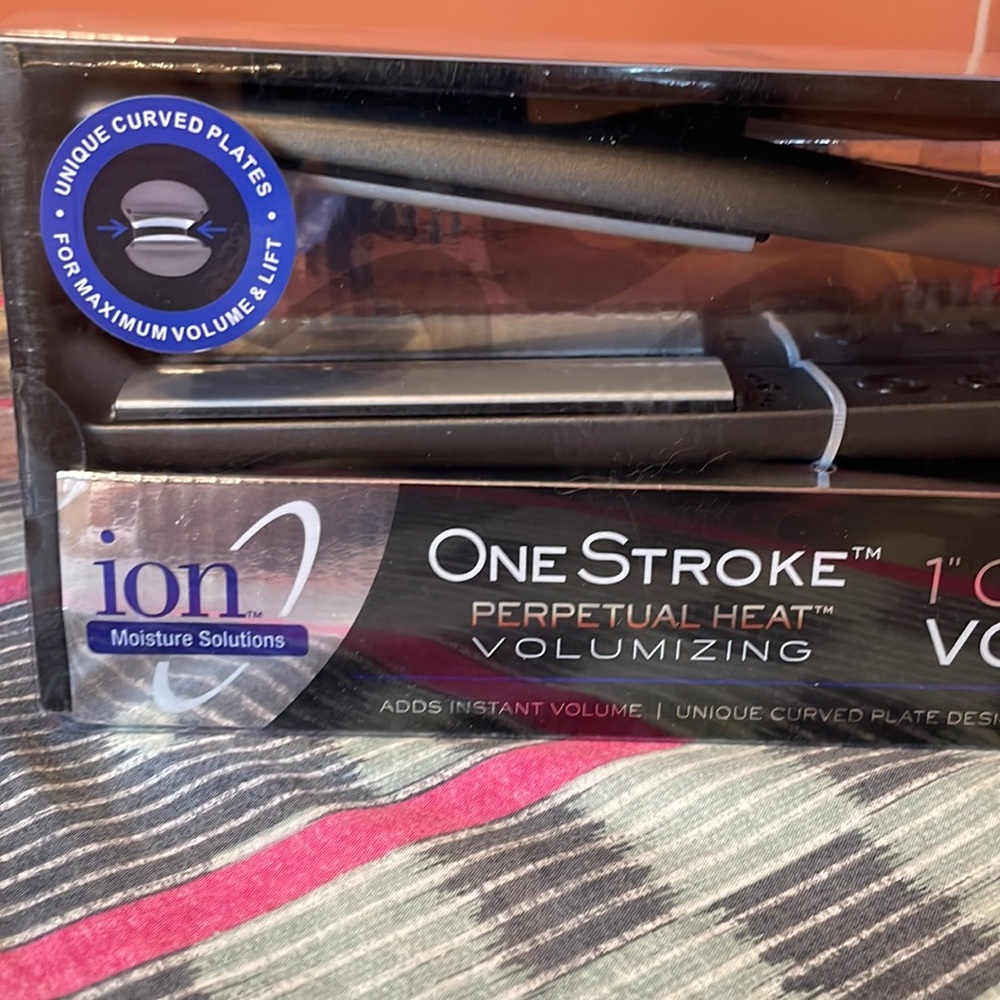 One Stroke Volumizing Iron